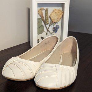 Aldo Size 10 White Froviel Flats